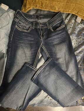 Ariya Jeans Mid Rise Stitched Bling Stretch